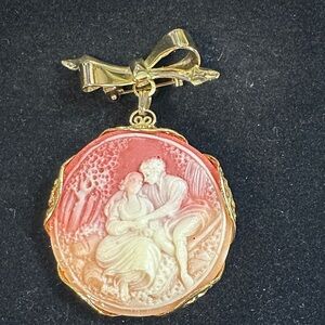 289- Vtge. Gold-Tone Pink Lucite Cameo Bow Brooch Pendant